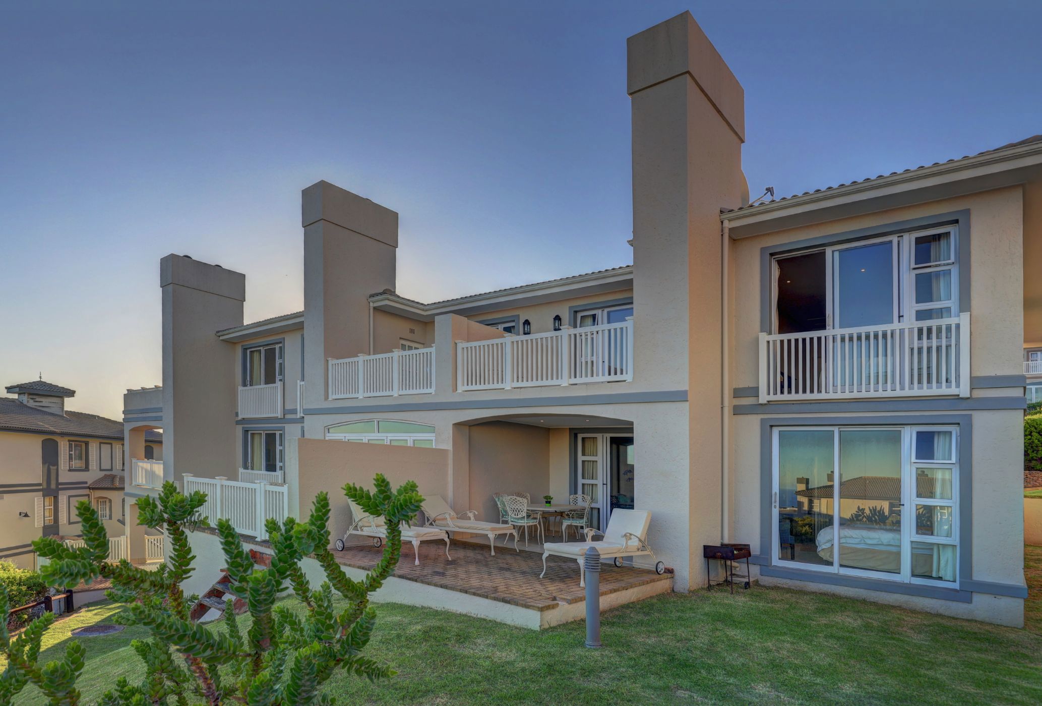 Double-storey apartment for sale in Pinnacle Point Golf Estate - 1MB1733001