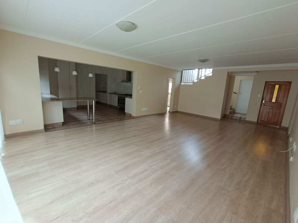 Townhouse for sale in Heuwelsig, Kroonstad - 1BX1735271