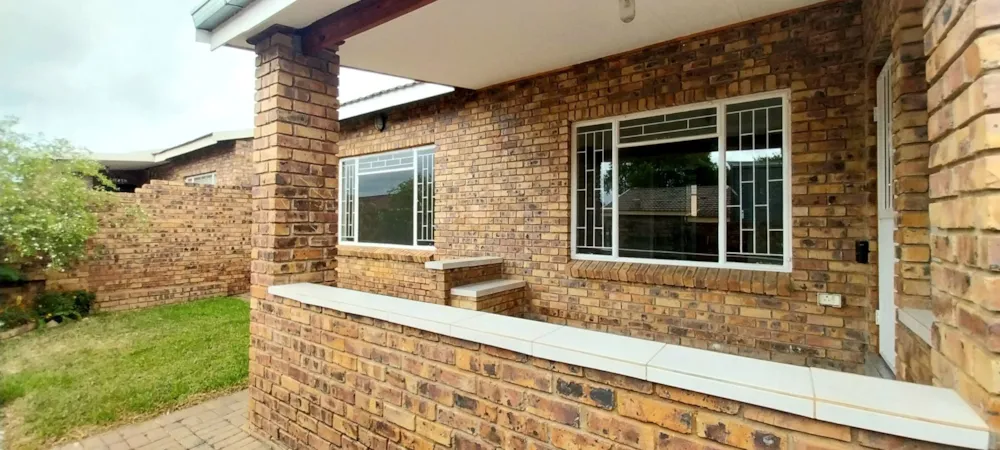 Security complex home let in Lydenburg (Mashishing) - 1LY1732487 Security complex home let in Lydenburg (Mashishing) - 1LY1732487