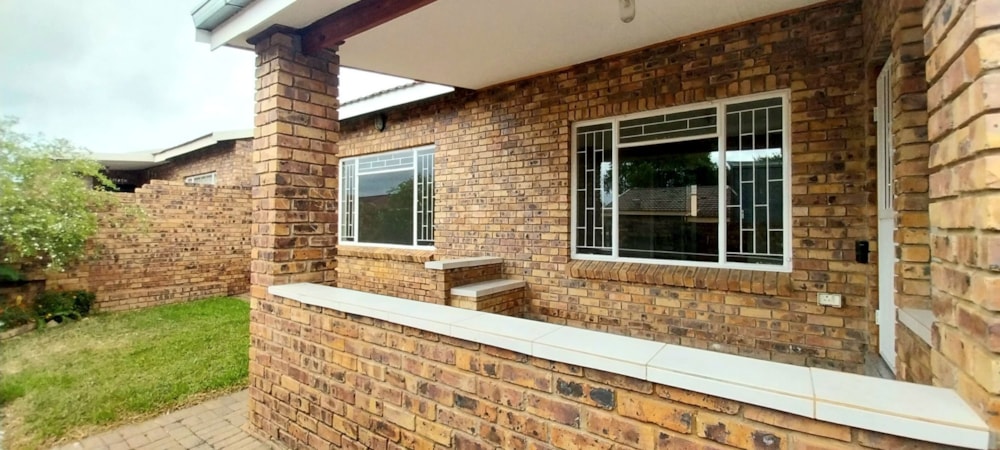 Security complex home let in Lydenburg (Mashishing) - 1LY1732487