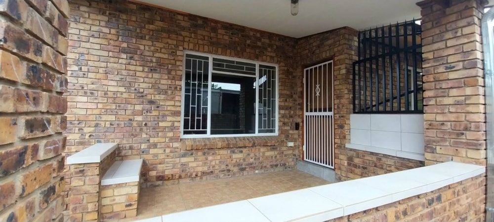 Security complex home let in Lydenburg (Mashishing) - 1LY1732487