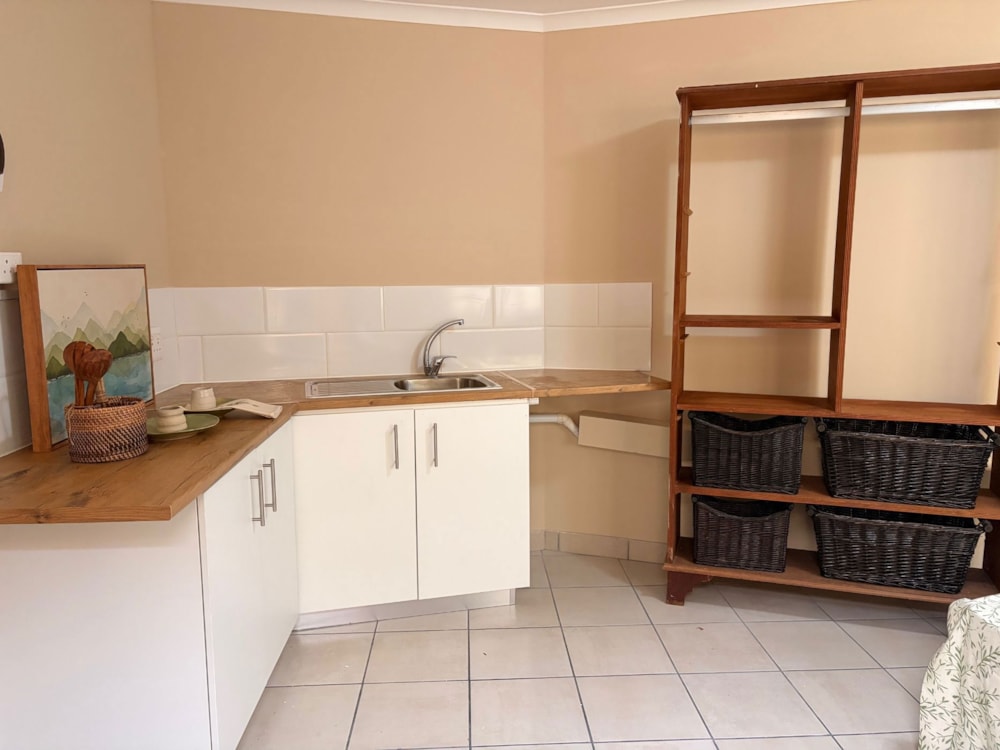 Bachelor apartment to rent in Hermanus Heights - ONL1734954 Bachelor apartment to rent in Hermanus Heights - ONL1734954