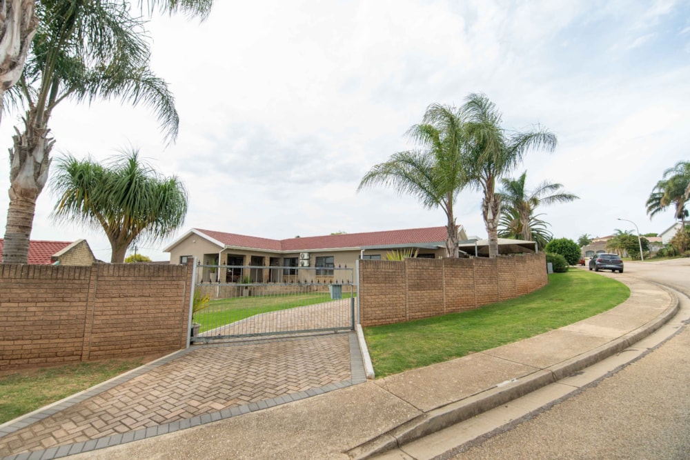 House for sale in Strelitzia Park - 1UK1733804