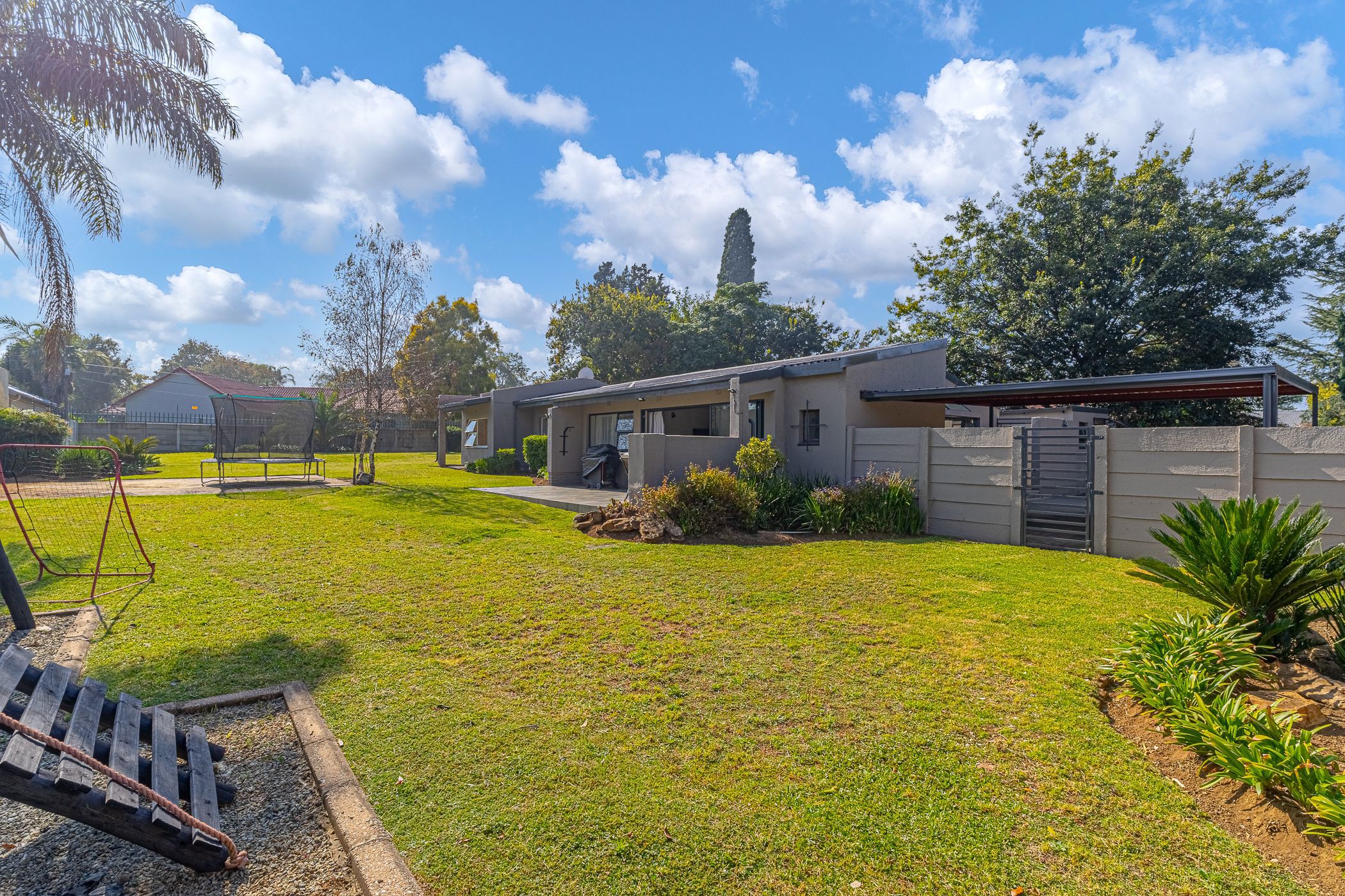 House for sale in Farrarmere - EN1736499