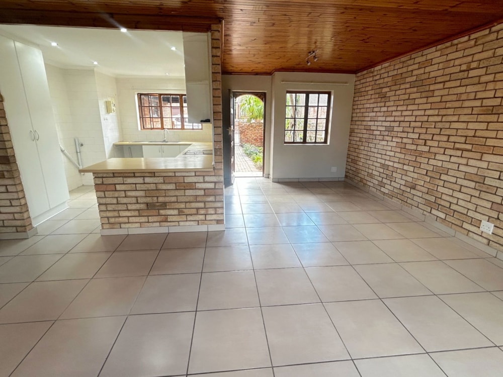 Townhouse for sale in Lovemore Heights - 1PLZ1736008