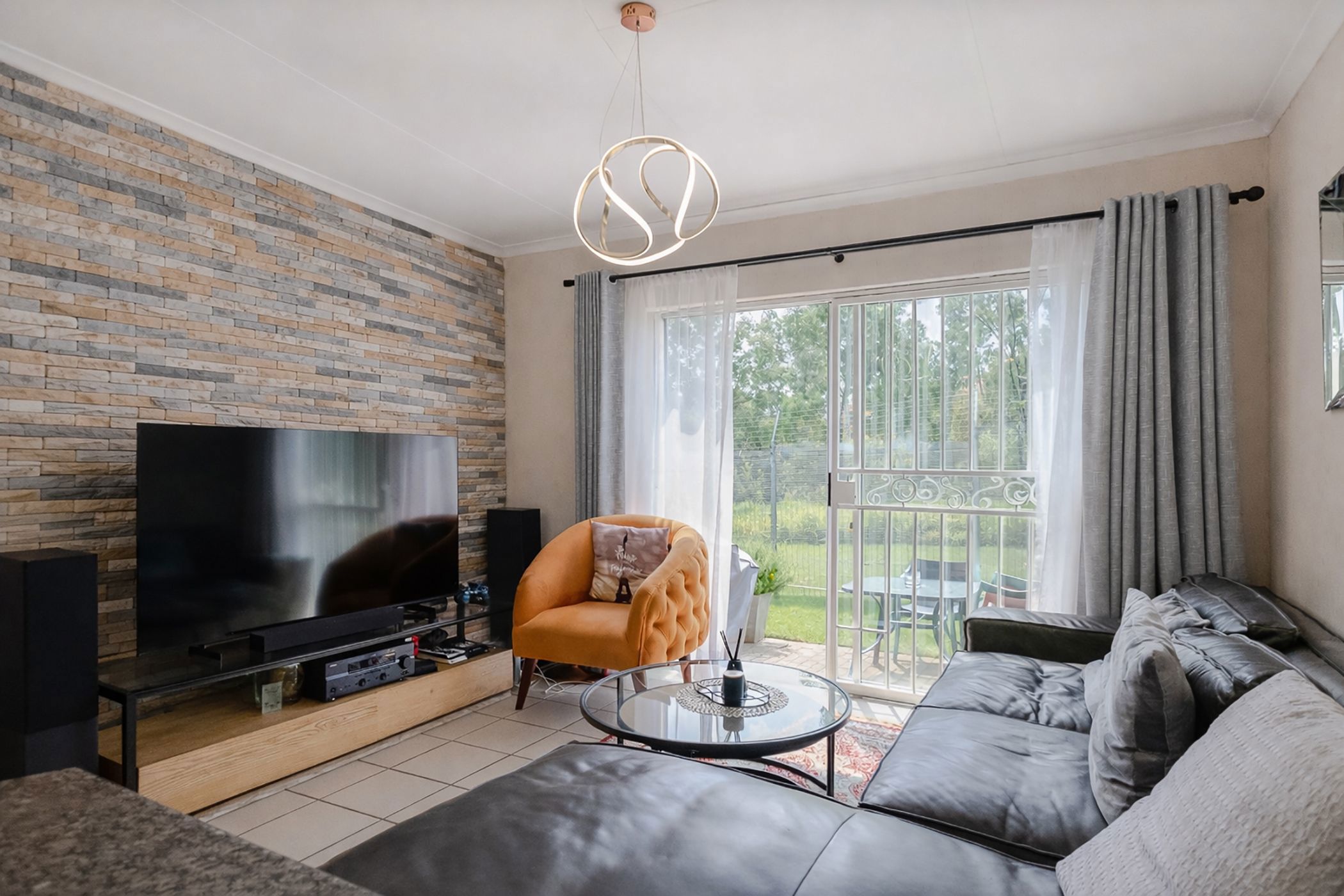 Townhouse for sale in Wilgeheuwel - RAN1735653