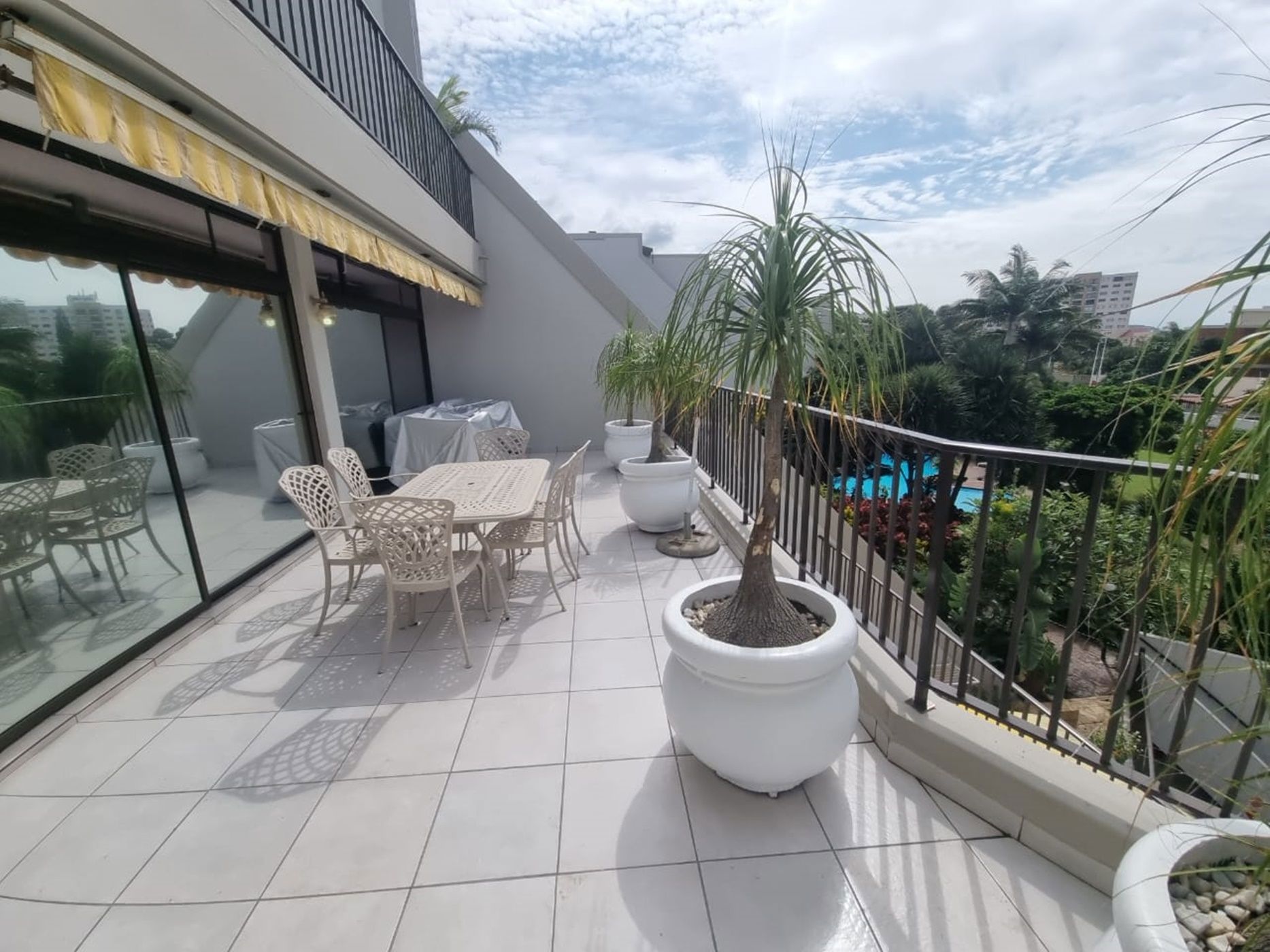 Apartment to rent in uMhlanga Rocks - 1ND1736676