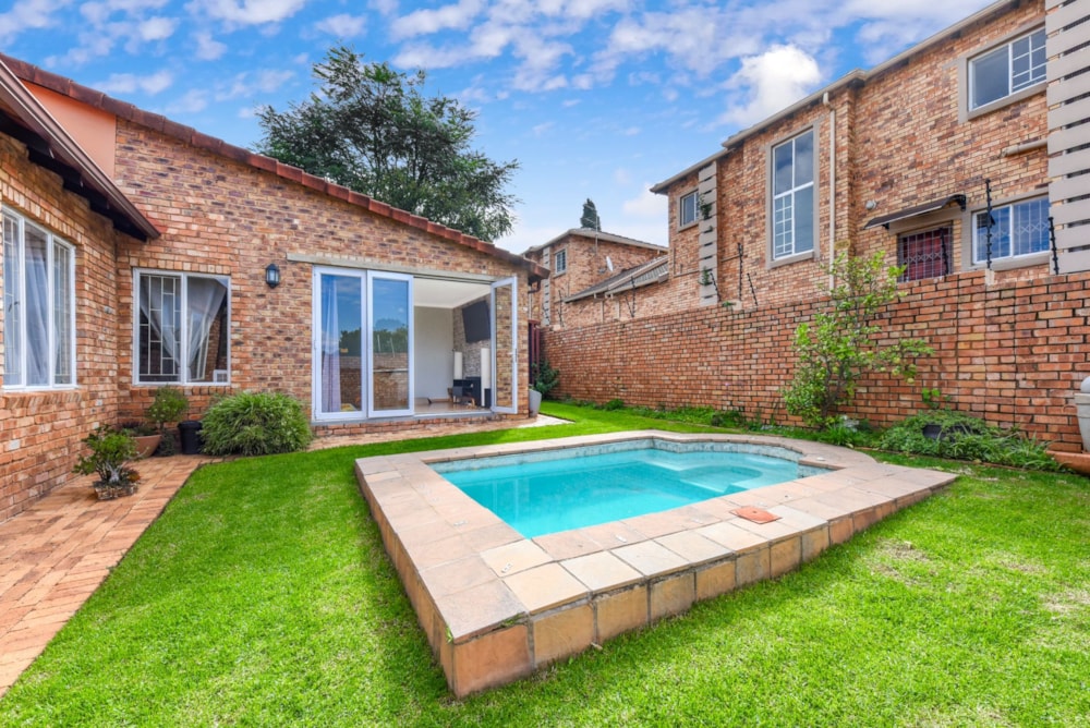 Cluster for sale in Olivedale - FW1738085 Cluster for sale in Olivedale - FW1738085