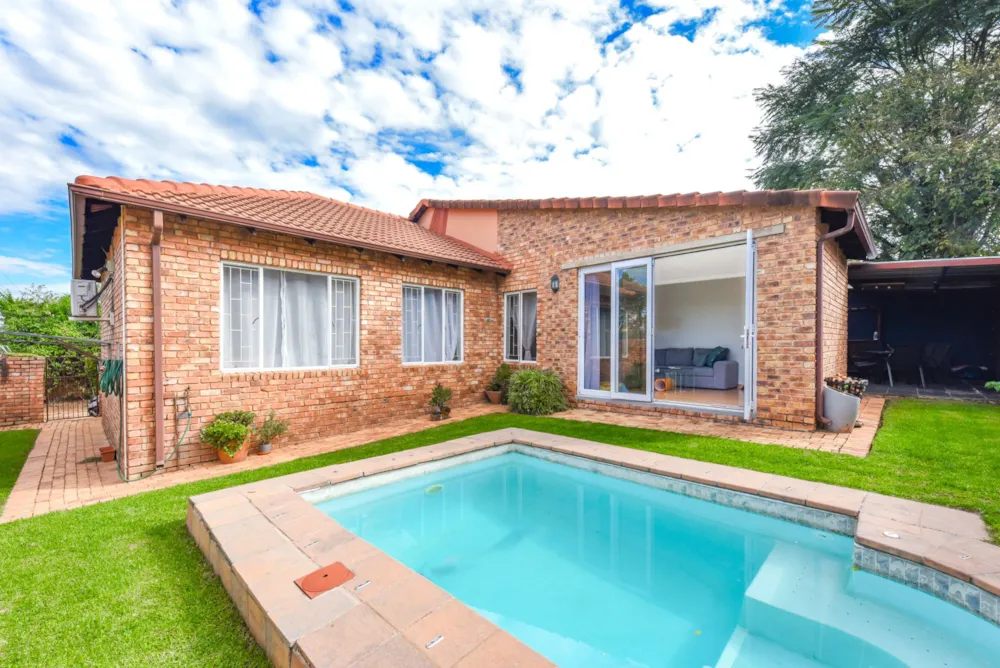 Cluster for sale in Olivedale - FW1738085