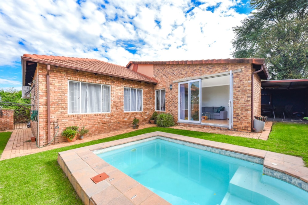 Cluster for sale in Olivedale - FW1738085
