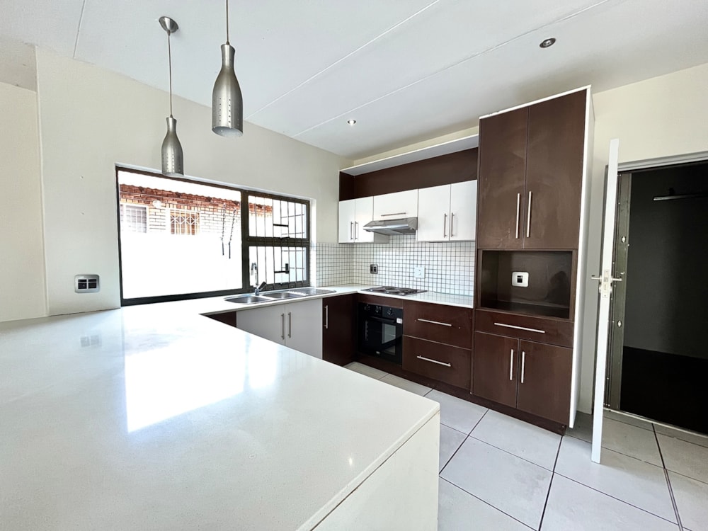 Townhouse for sale in Bendor Park - 1PS1736442