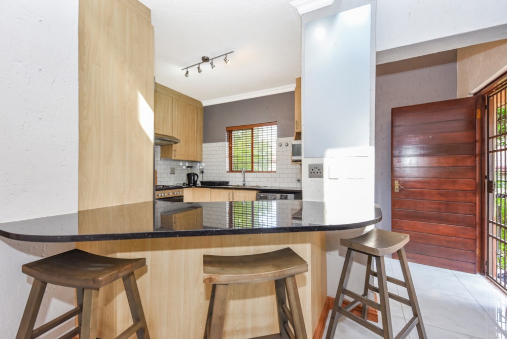 Townhouse for sale in Douglasdale - FW1735893