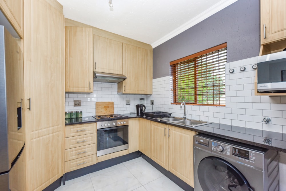 Townhouse for sale in Douglasdale - FW1735893