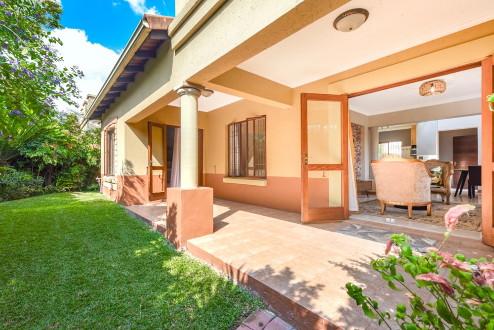 Townhouse for sale in Douglasdale - FW1735893