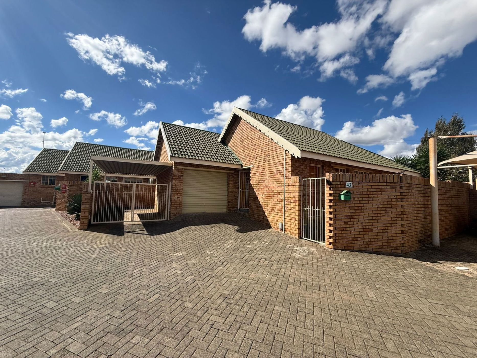 Townhouse for sale in Groenvlei, Bloemfontein - 1BX1737839