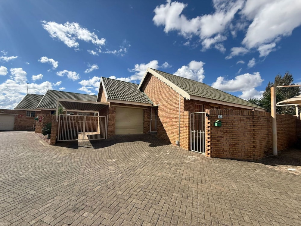 Townhouse for sale in Groenvlei, Bloemfontein - 1BX1737839