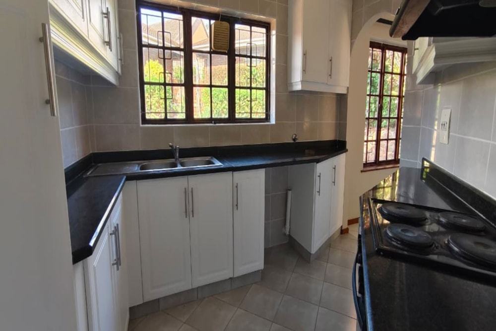 Townhouse let in Amanzimtoti - 1WB1736547