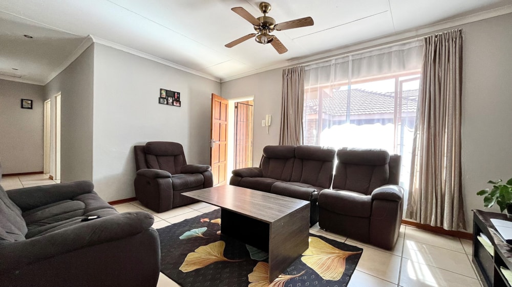 Townhouse for sale in Bendor Park - 1PS1736354