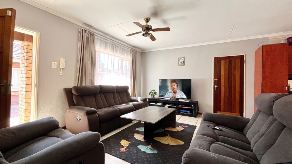 Townhouse for sale in Bendor Park - 1PS1736354