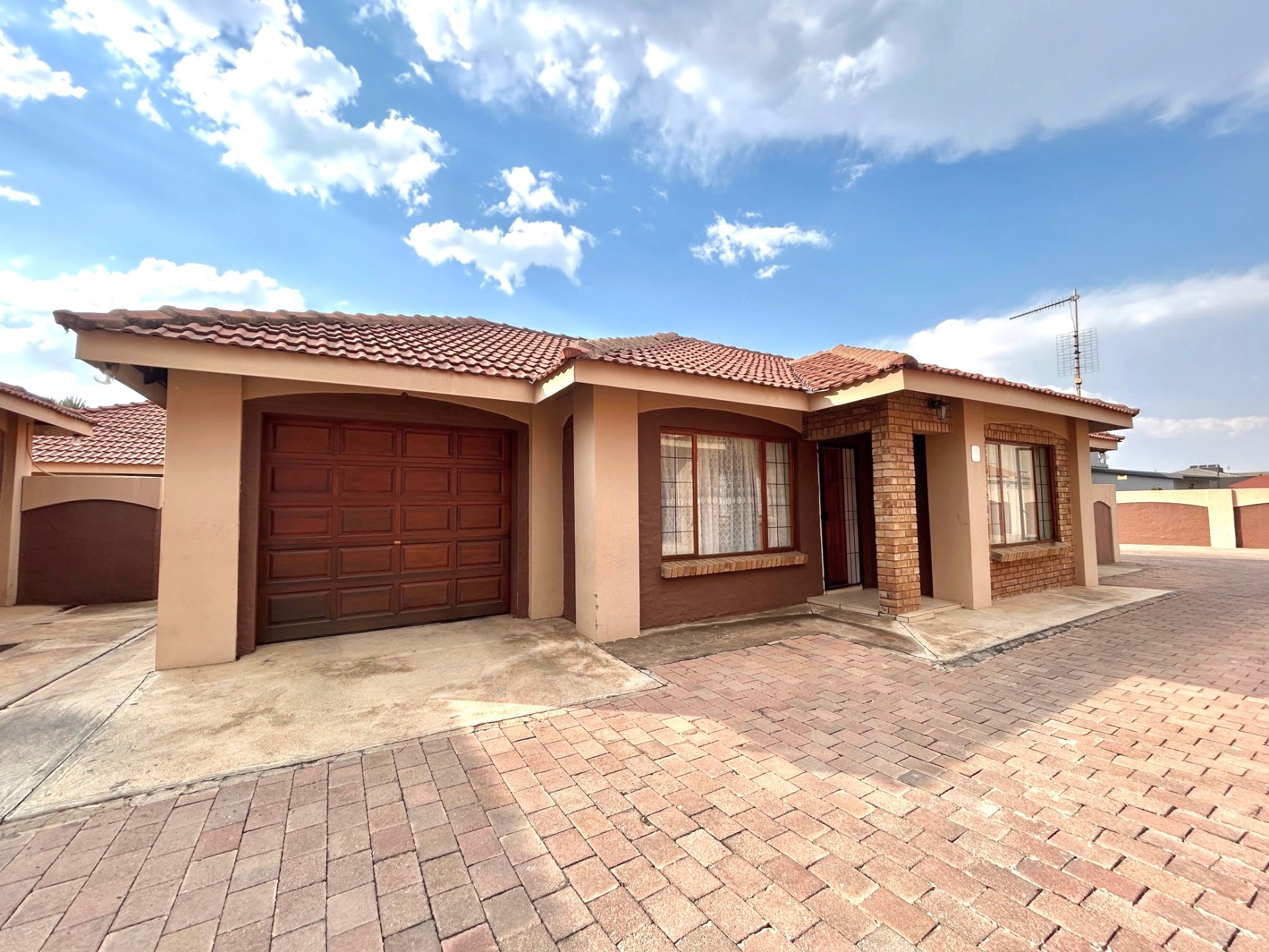 Townhouse for sale in Bendor Park - 1PS1736354