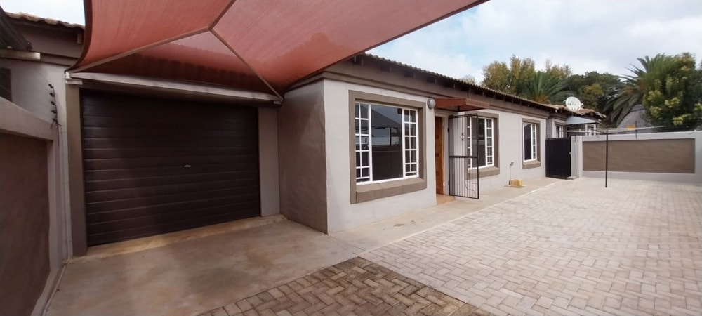 Apartment to rent in Lydenburg (Mashishing) - 1LY1737232