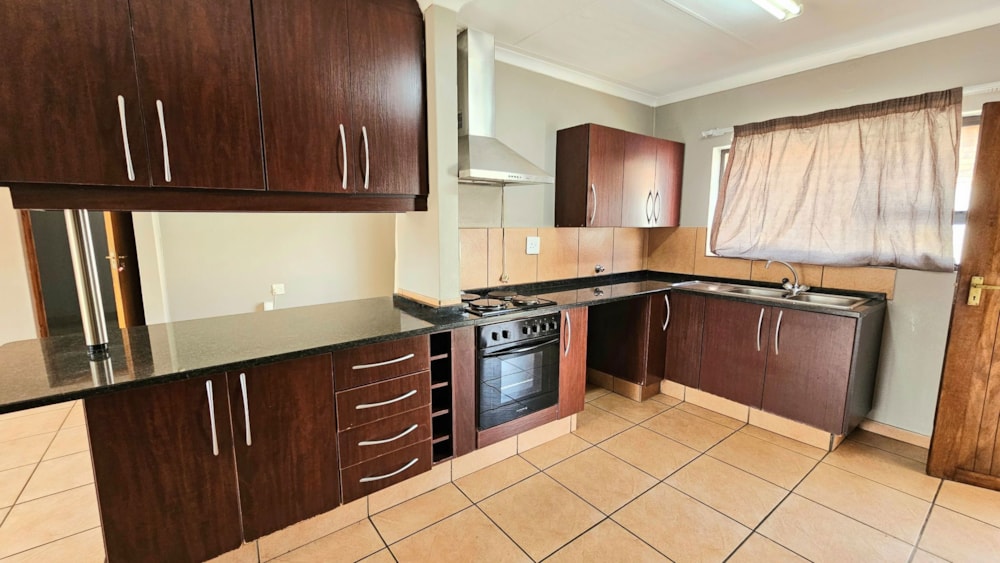 Townhouse to rent in Lydenburg (Mashishing) - 1LY1736860