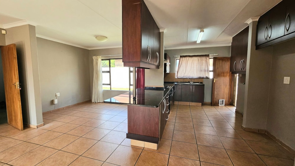 Townhouse to rent in Lydenburg (Mashishing) - 1LY1736860