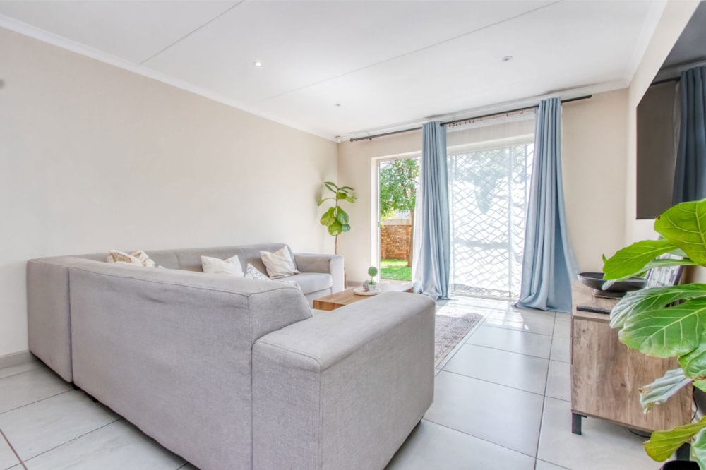 Cluster for sale in Kyalami Hills - MR1736327