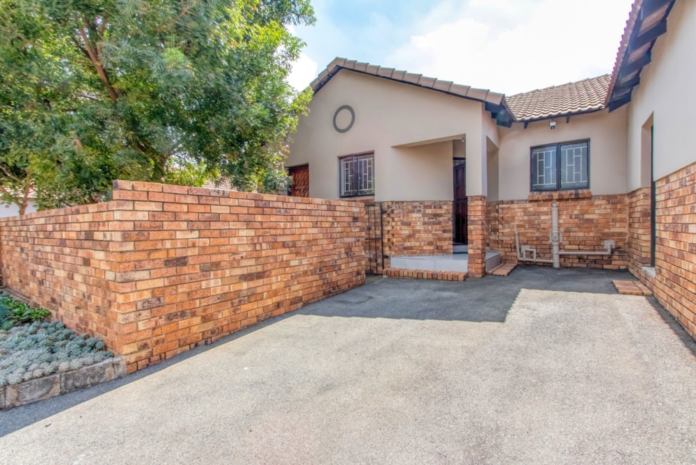 Cluster for sale in Kyalami Hills - MR1736327