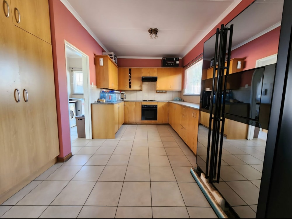 House for sale in Rhodesdene - 1KJ1737732