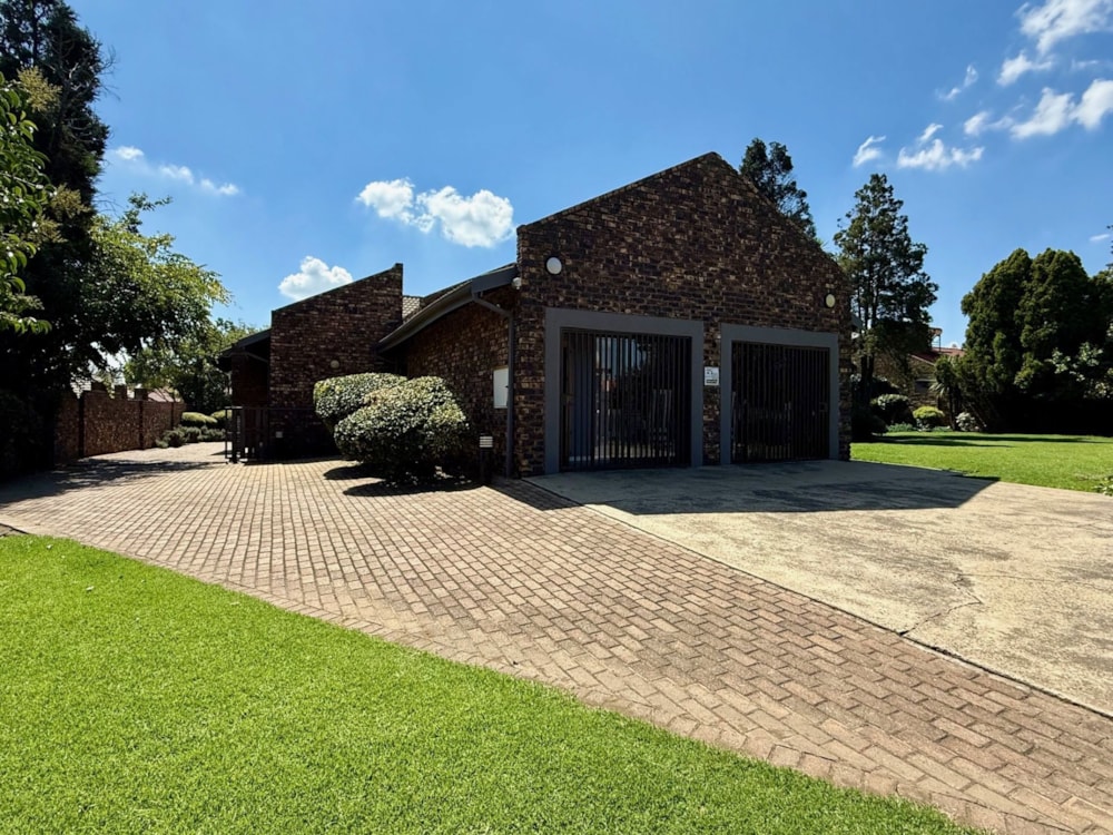 House for sale in Nederland Park - 1EM1736318