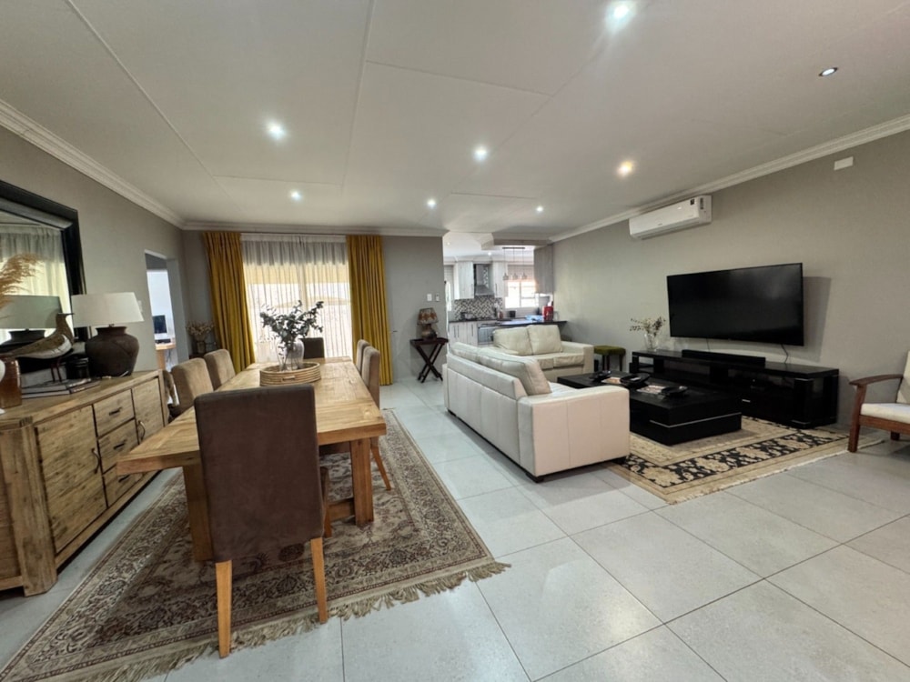 Townhouse for sale in Hillcrest, Kimberley - 1KJ1737421