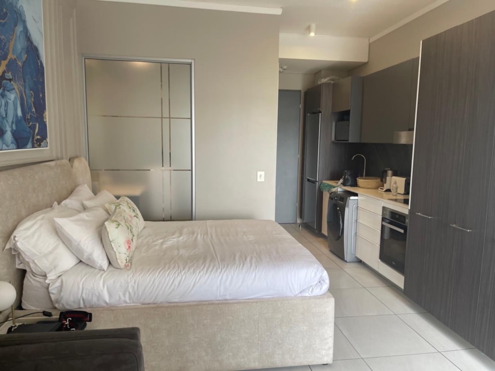 Bachelor apartment for sale in Menlyn - PT1736769 Bachelor apartment for sale in Menlyn - PT1736769