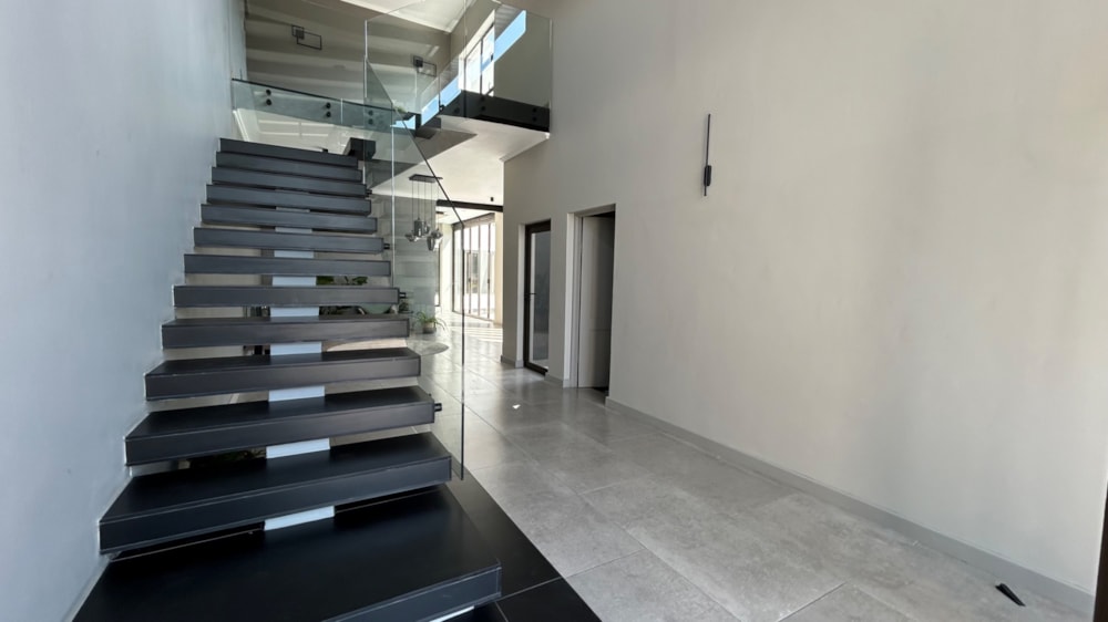 Security estate home for sale in Midstream Estate - CN1736450