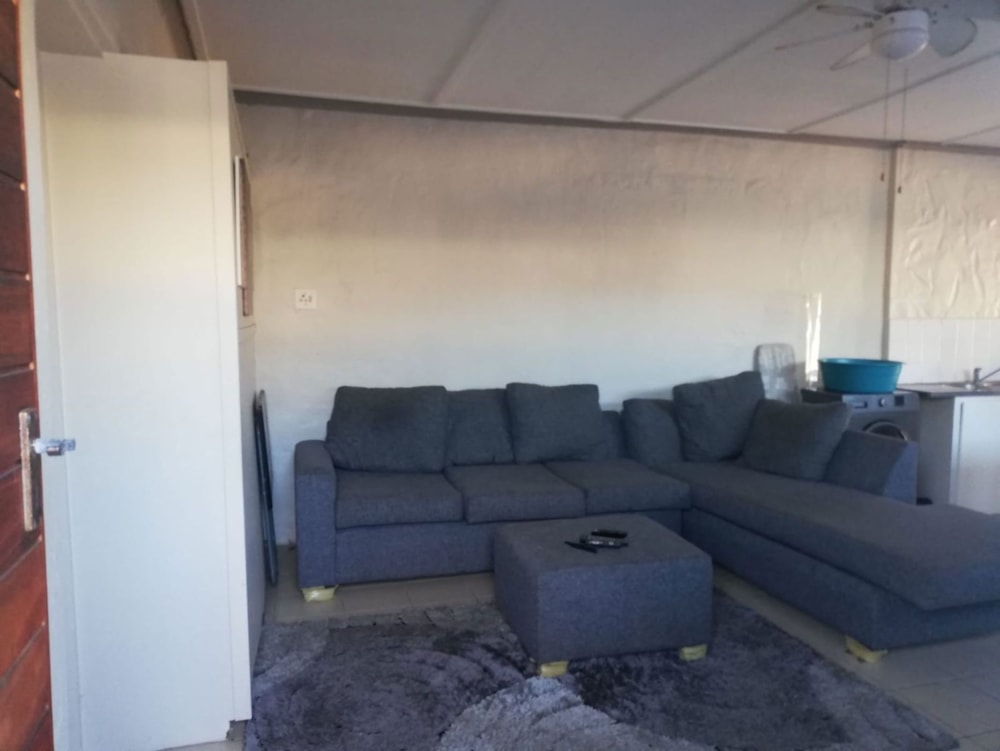 Garden cottage to rent in Gonubie - 1EZ1736542