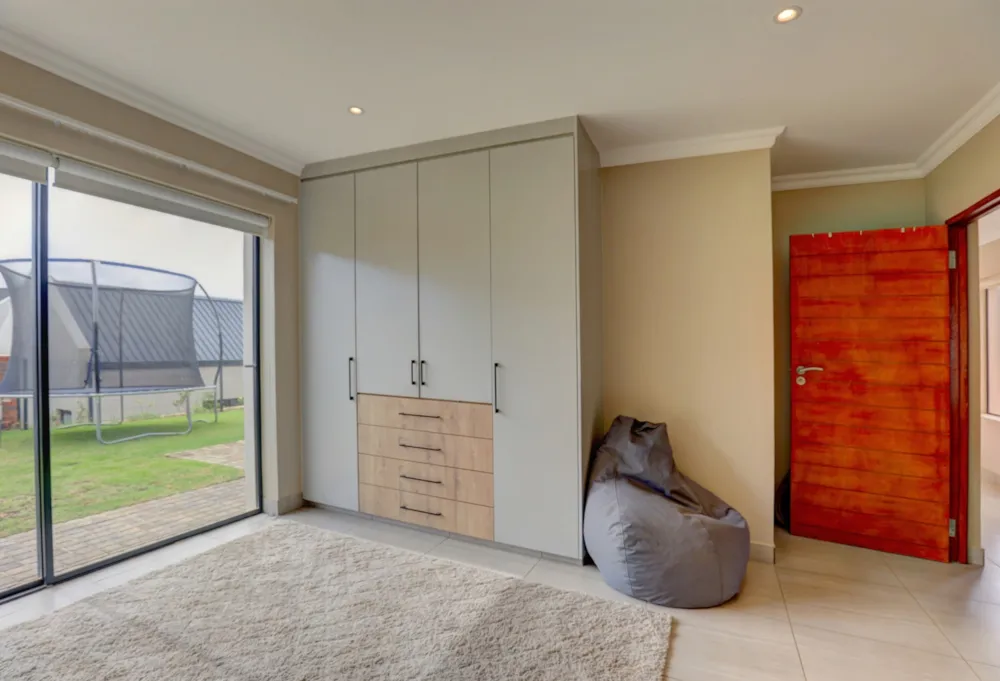 Double-storey house for sale in Renosterbos Estate - 1MB1737789 Double-storey house for sale in Renosterbos Estate - 1MB1737789