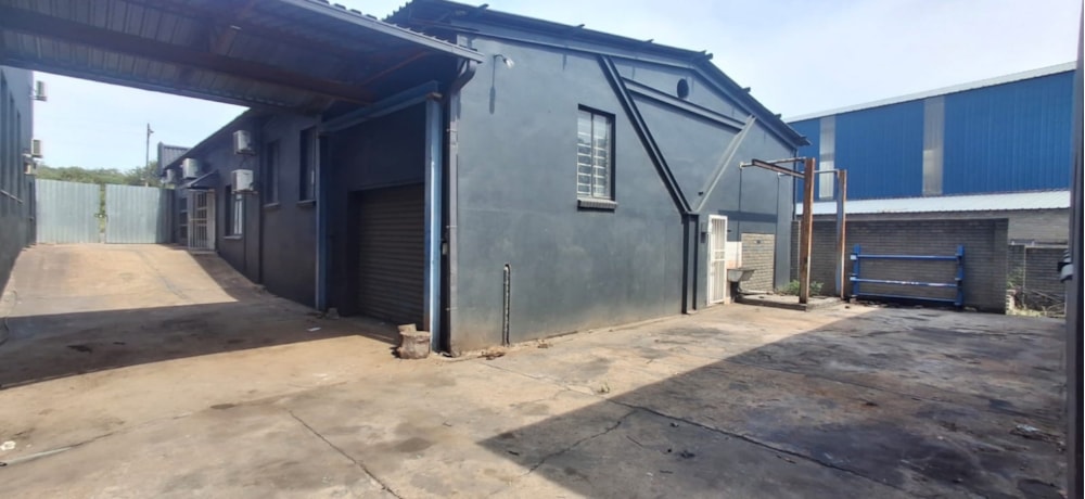 Commercial Building to rent in Phalaborwa - 1PW1737579