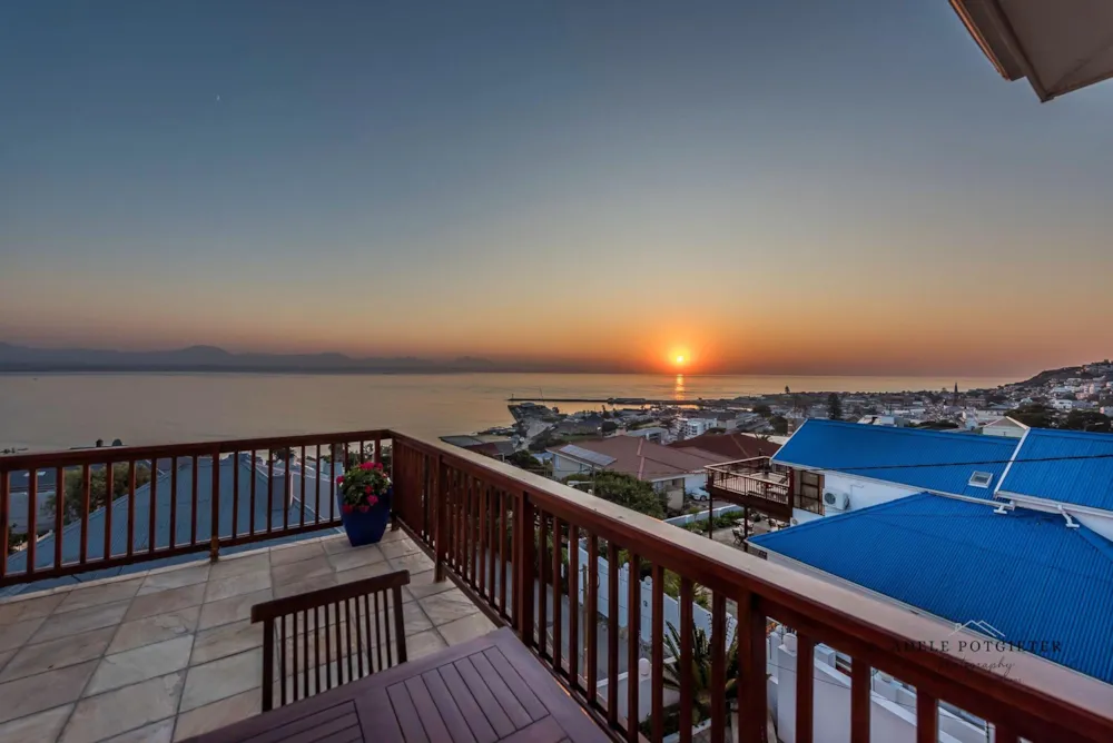 Double-storey house for sale in Mossel Bay Central - 1MB1654833 Double-storey house for sale in Mossel Bay Central - 1MB1654833