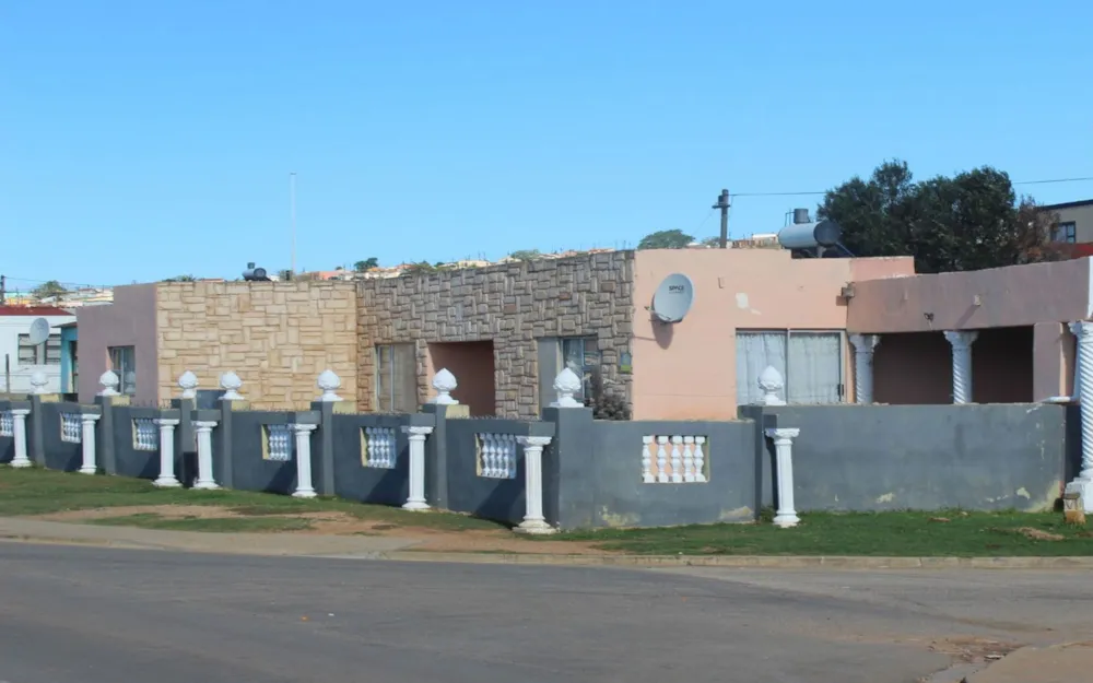 House for sale in Kwa Nobuhle - 1UK1701658 House for sale in Kwa Nobuhle - 1UK1701658
