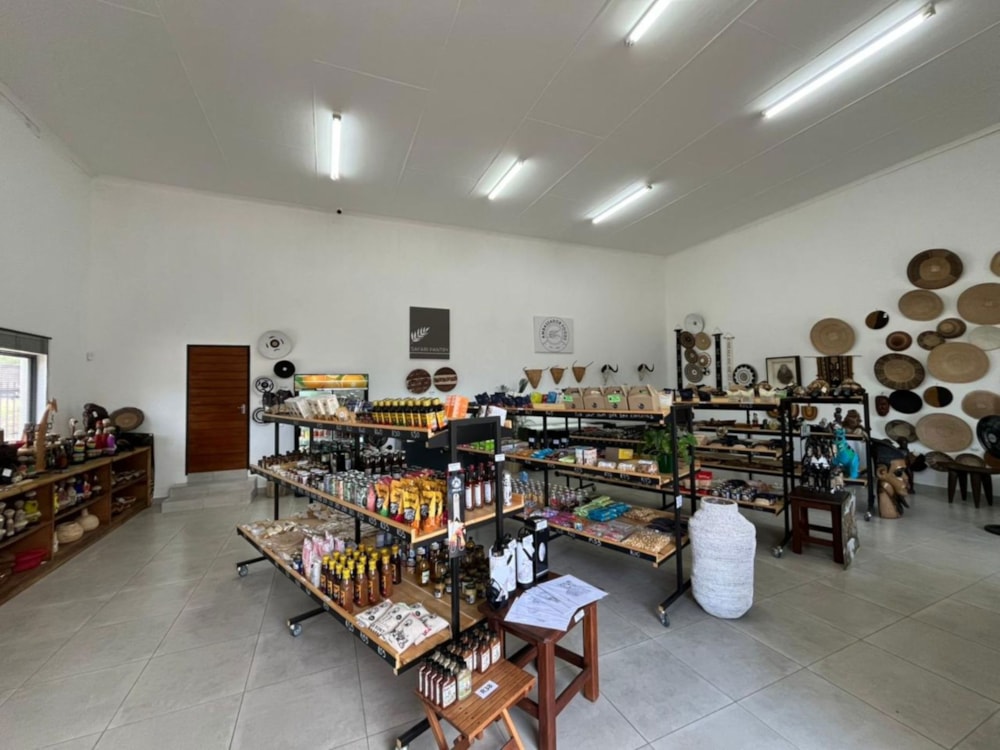 Commercial industrial property to rent in Hoedspruit - 1HS1737220