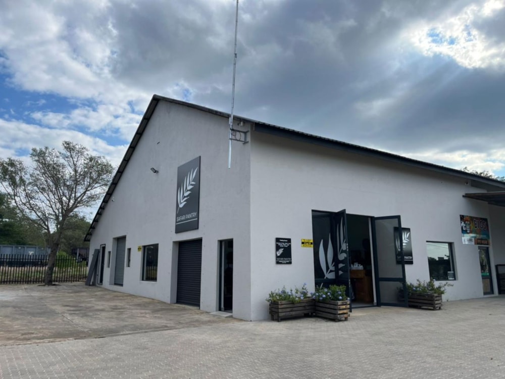 Commercial industrial property to rent in Hoedspruit - 1HS1737220