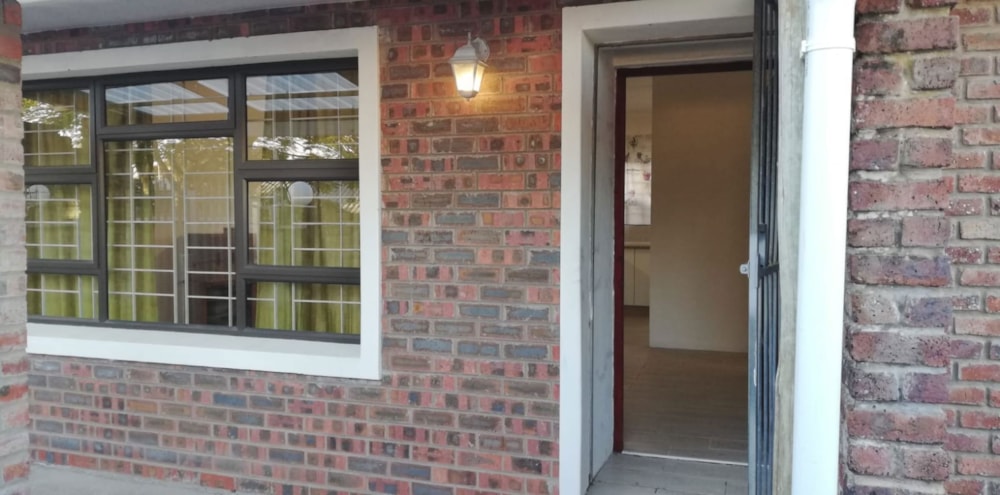 Garden apartment to rent in Gonubie - 1EZ1719776