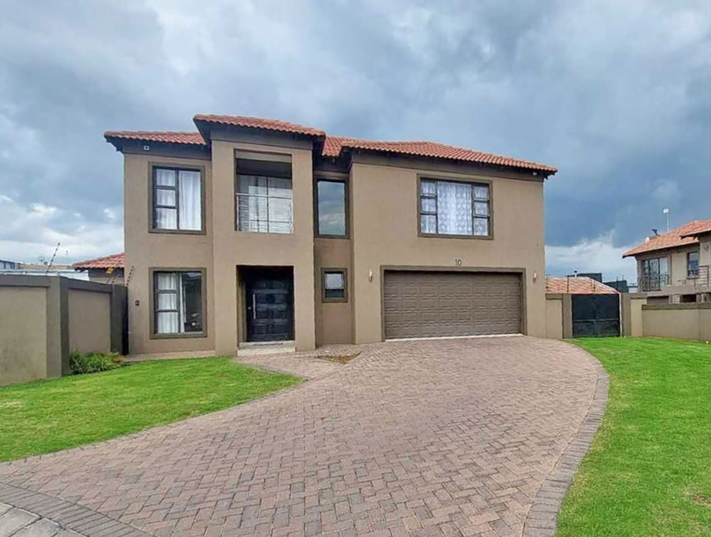 Double-storey house for sale in Vanderbijlpark SW 5 - 1VT1721414 Double-storey house for sale in Vanderbijlpark SW 5 - 1VT1721414
