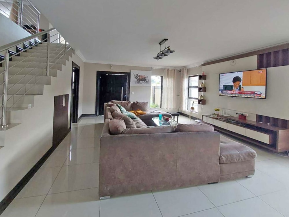 Double-storey house for sale in Vanderbijlpark SW 5 - 1VT1721414 Double-storey house for sale in Vanderbijlpark SW 5 - 1VT1721414