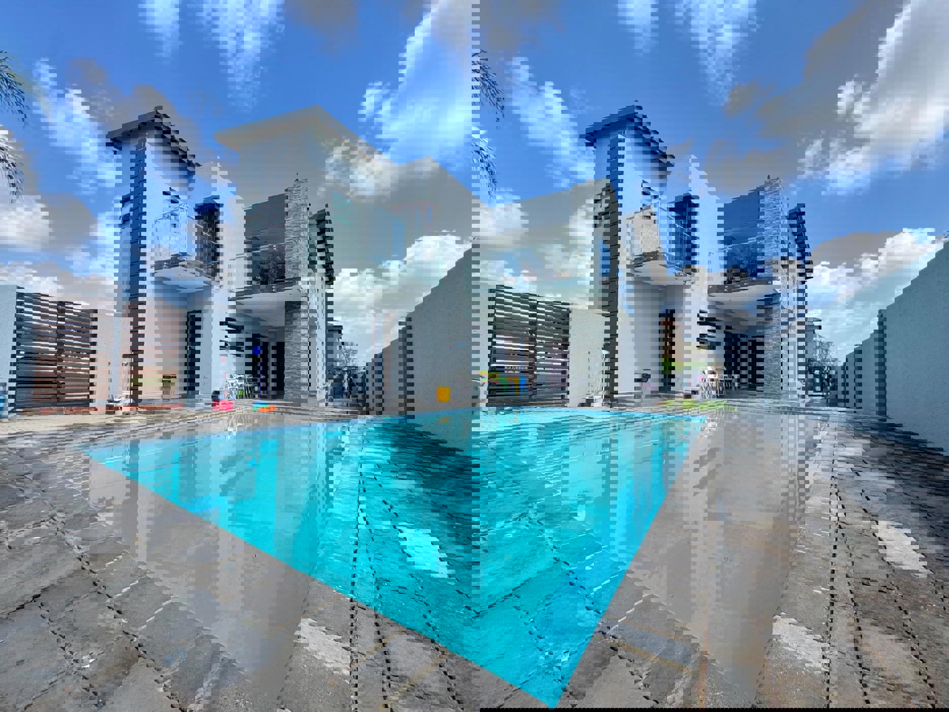 Double-storey house for sale in Bendor - 1PS1737393