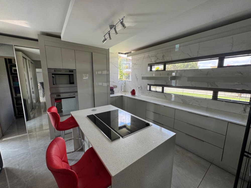 Double-storey house for sale in Bendor - 1PS1737393