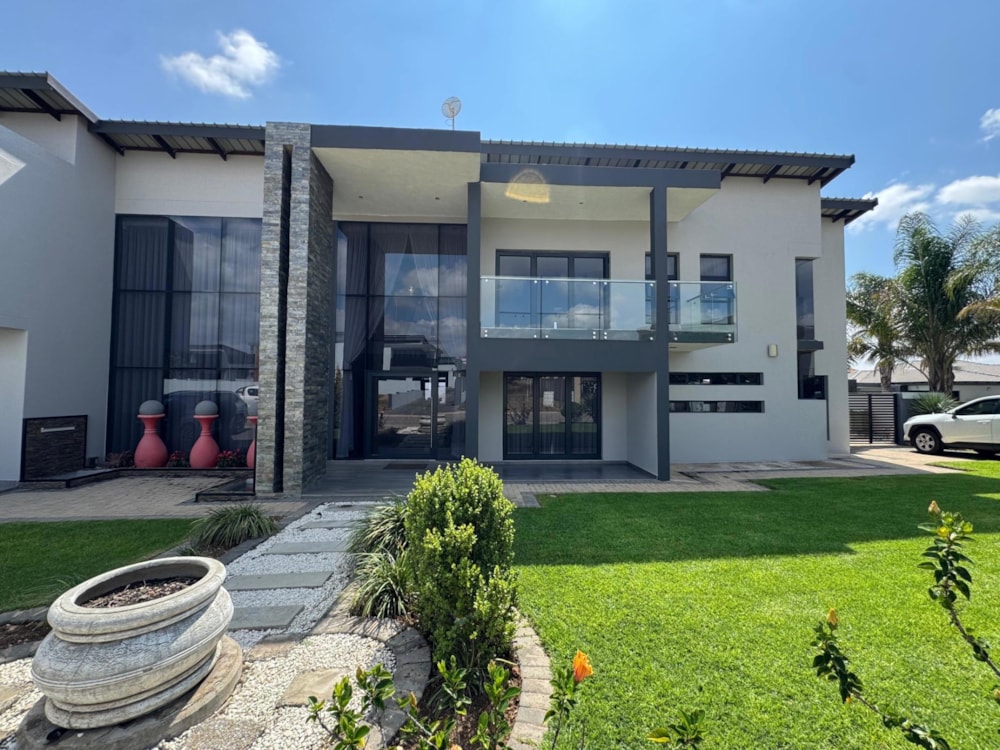 Double-storey house for sale in Bendor - 1PS1737393