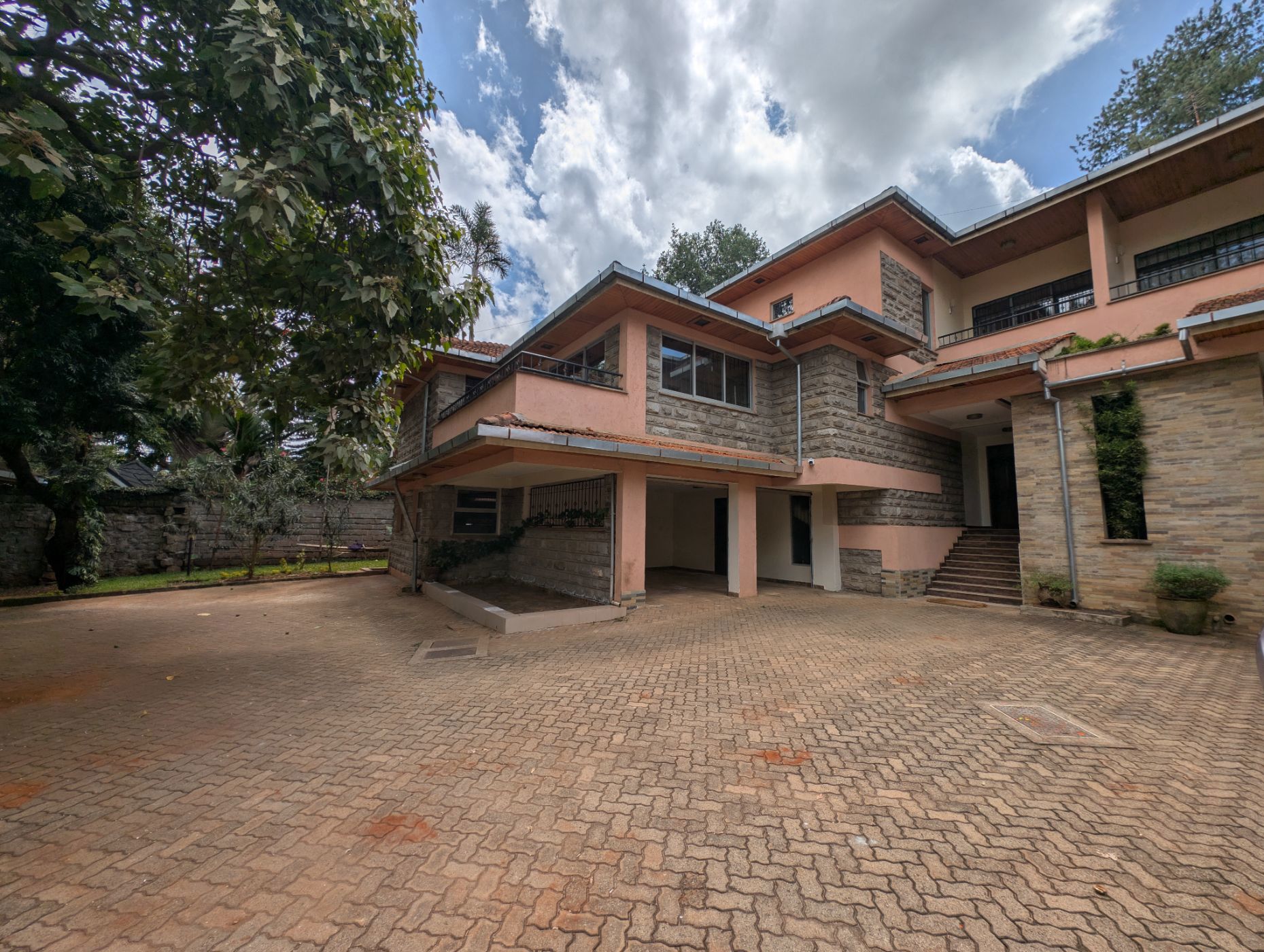 Townhouse to rent in Runda , Kenya - 3KE1728870