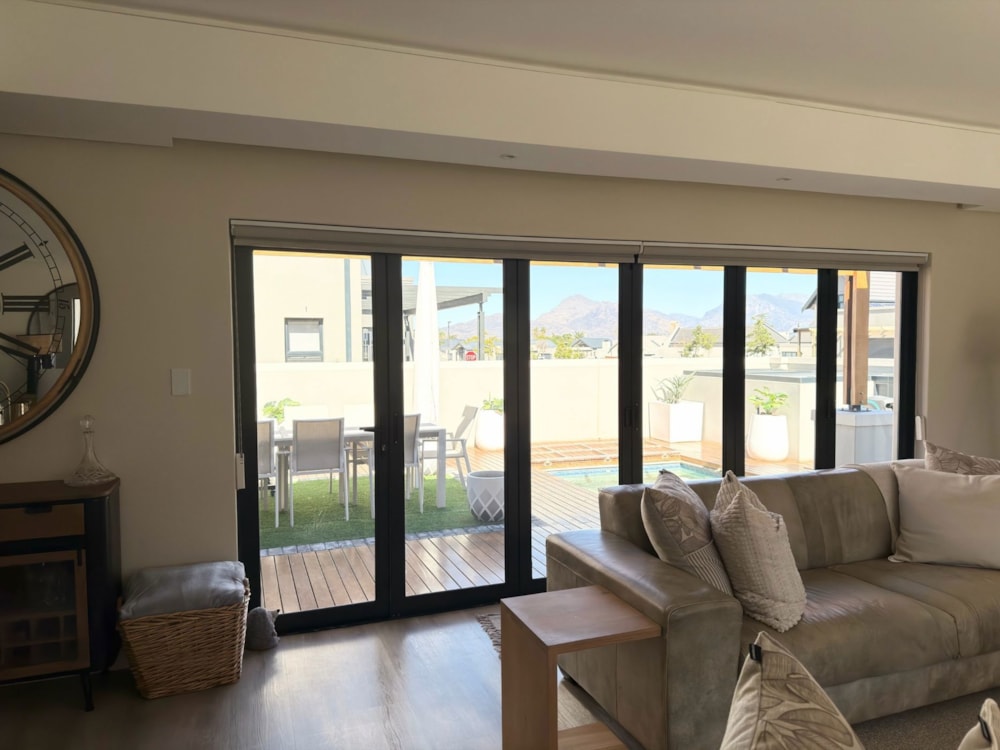 Double-storey house for sale in Altona - TK1738326