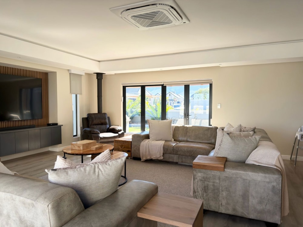 Double-storey house for sale in Altona - TK1738326